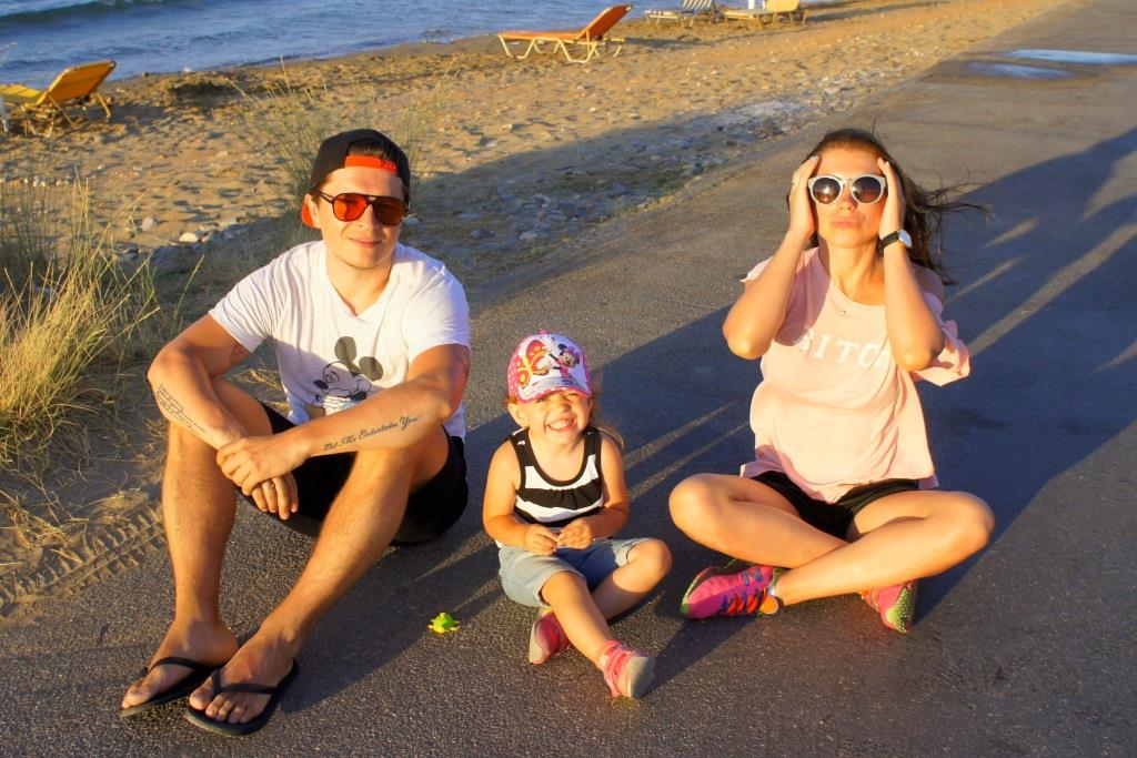 Анатолий Анатолич с женой и дочками